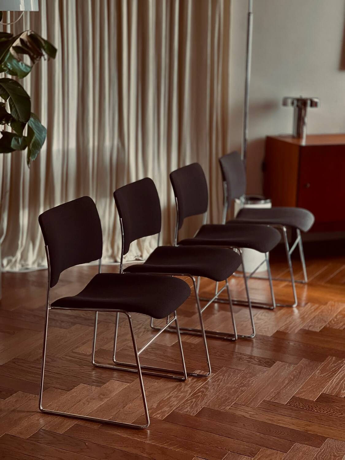 Lot de 4 chaises 40/4 David Rowland pour Howe – État exceptionnel
