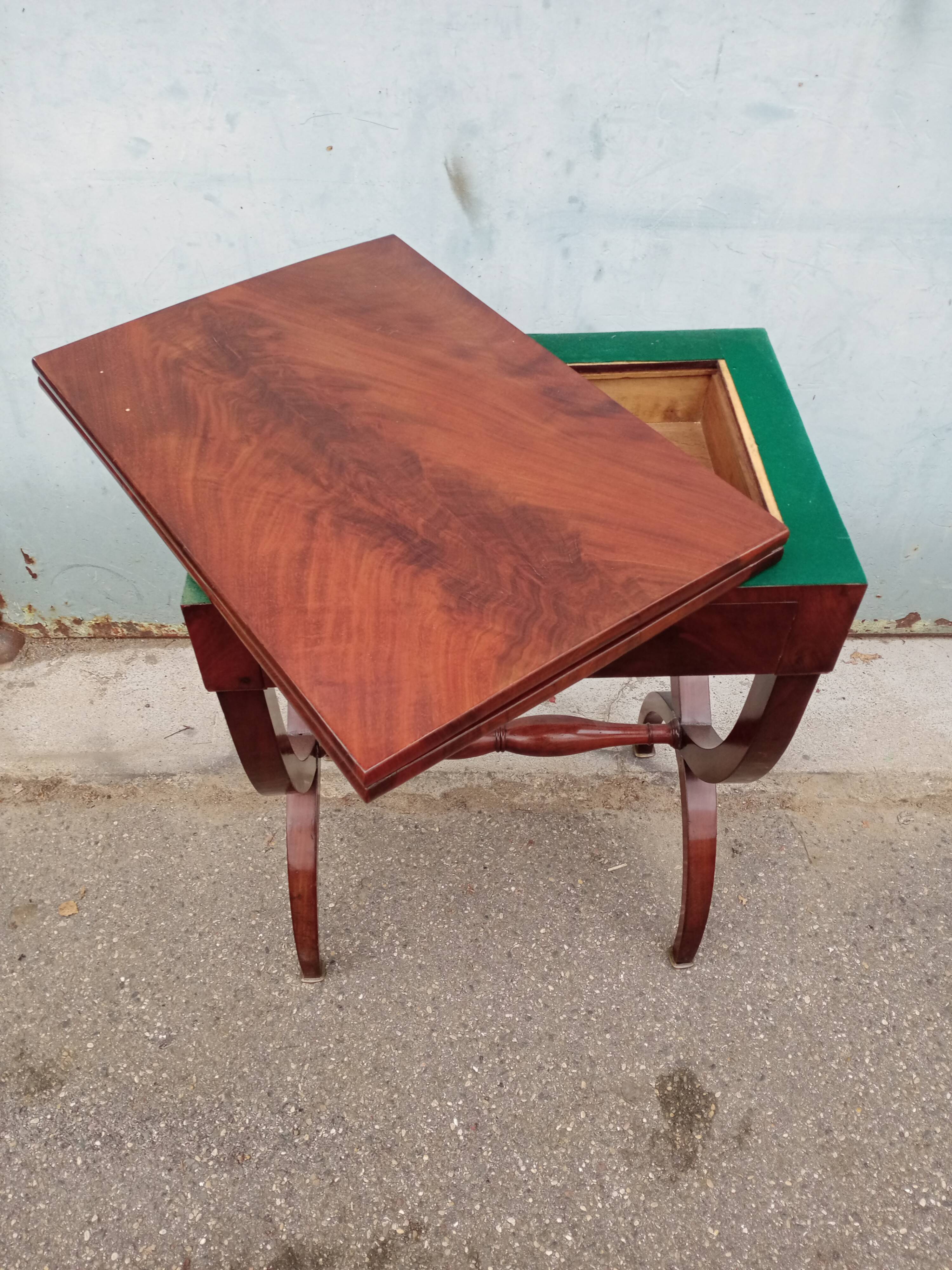 Table a games restoration 19 eme