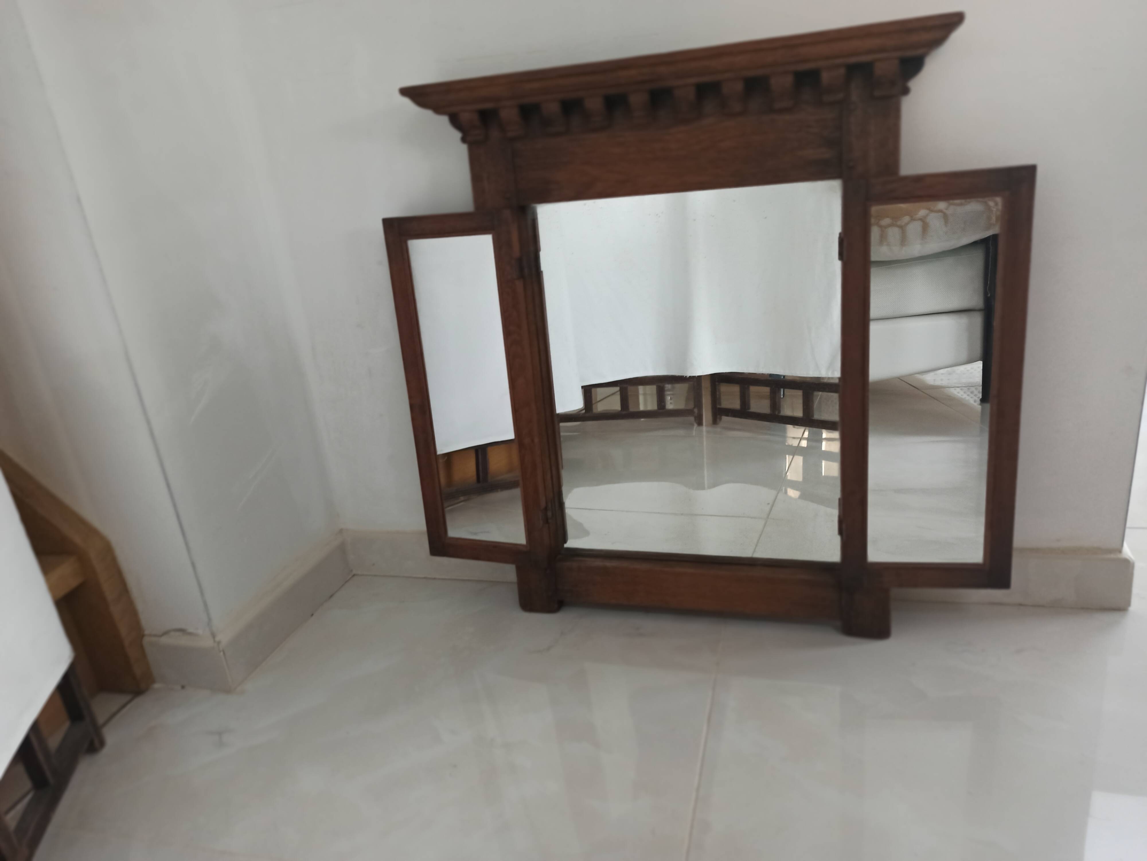 Trypic mirror, with tablet. Velvet and openwork metal braces