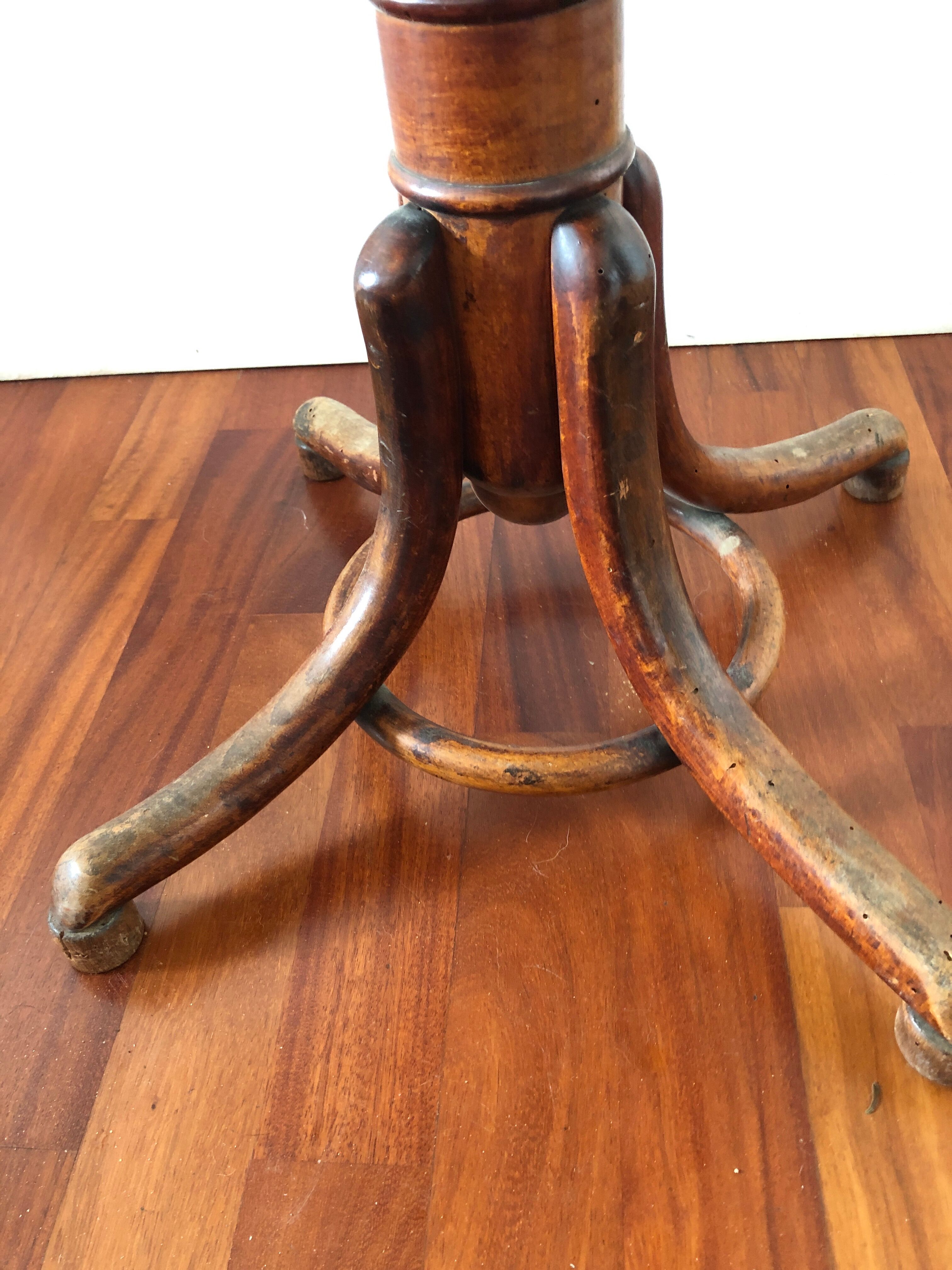 Adjustable stool Thonet