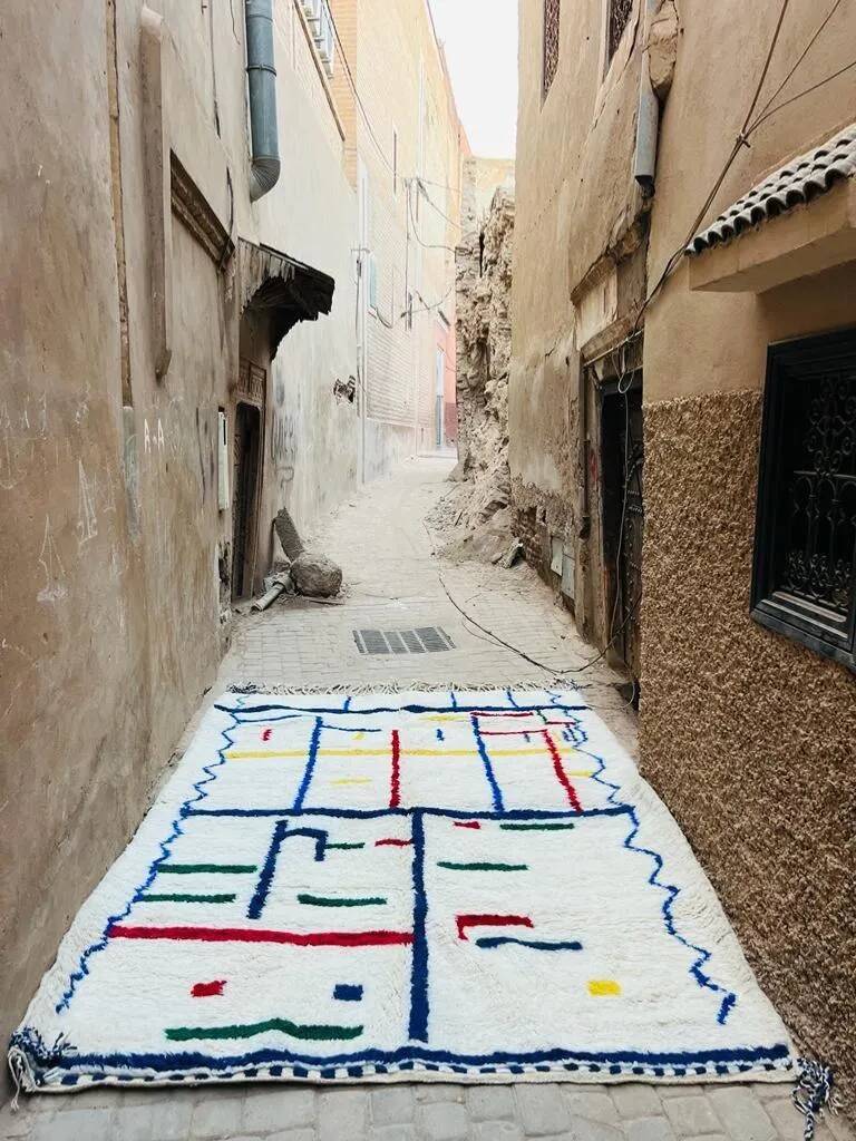 Traditional Moroccan rug made of natural wool, 2.5 x 1.5 m.