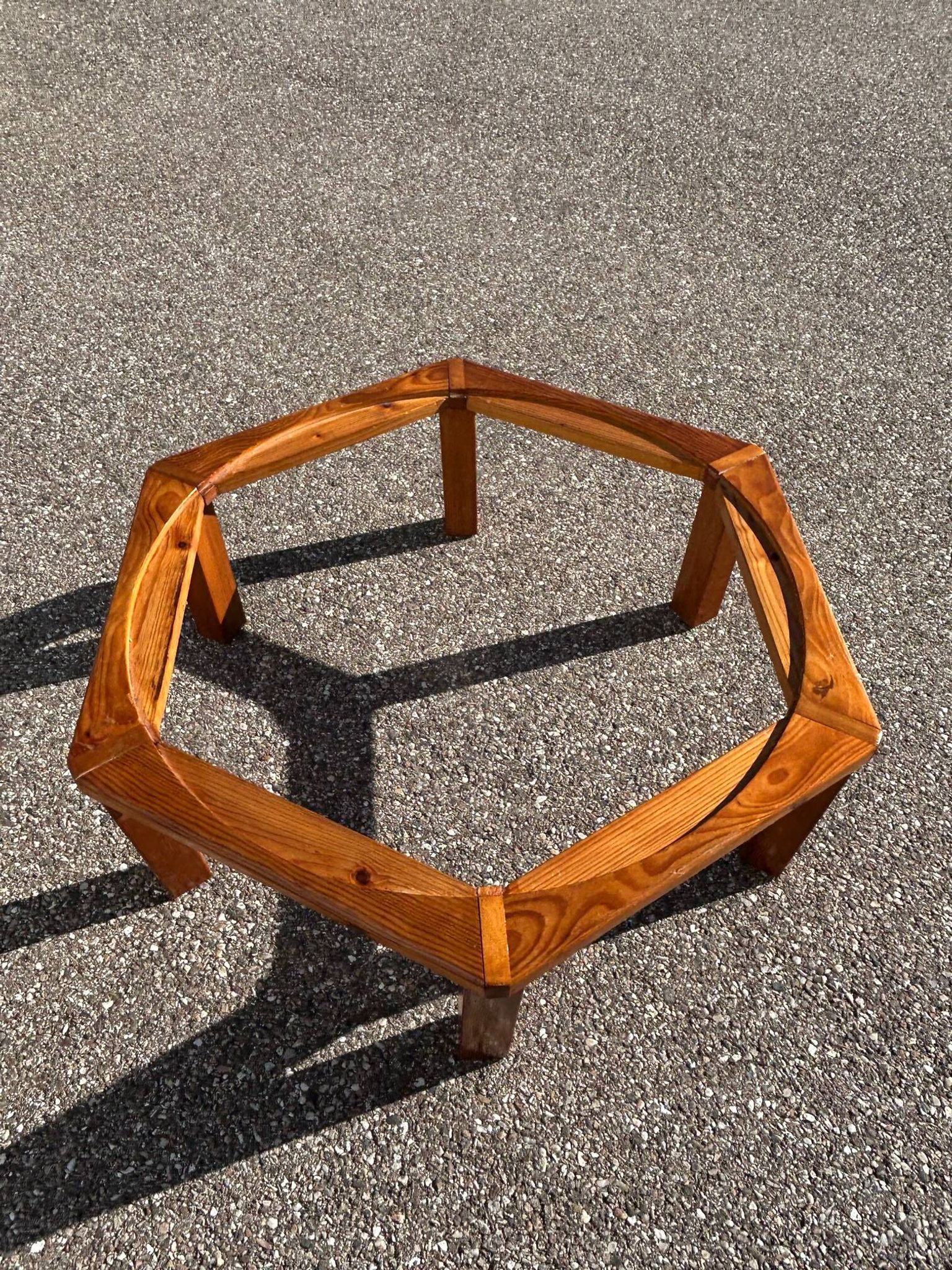 grande table basse brutaliste
