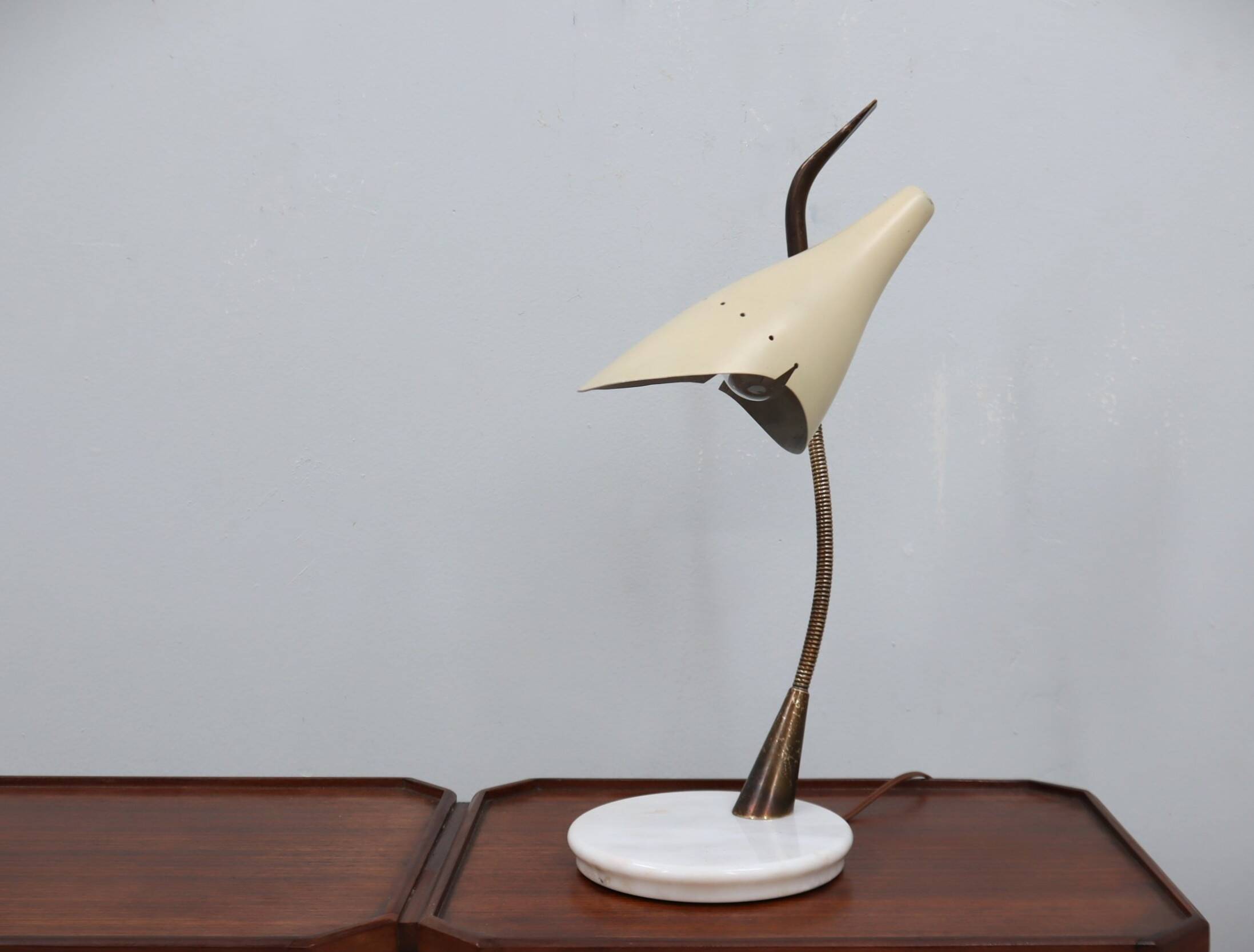 Oscar Torlasco for Lumen rare 1950s Italian table lamp in brass and marble