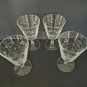 4 engraved wine glasses from the 1960s