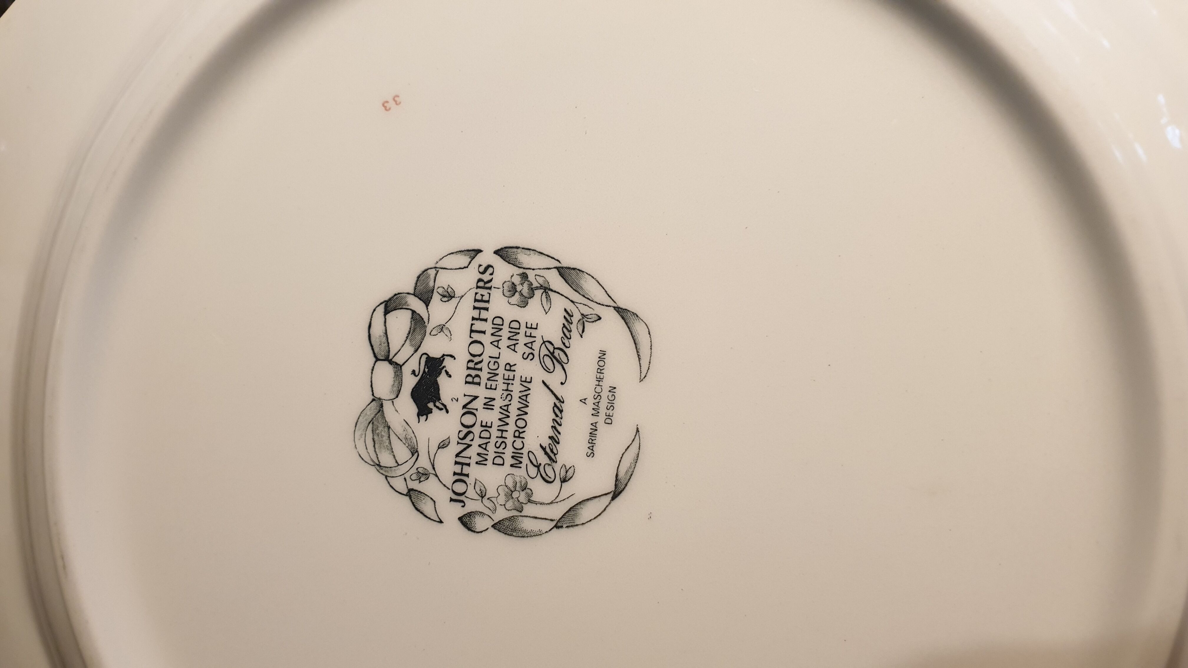 Flat plates Johnson Brothers 1980s "Eternal Beau" octagonal design