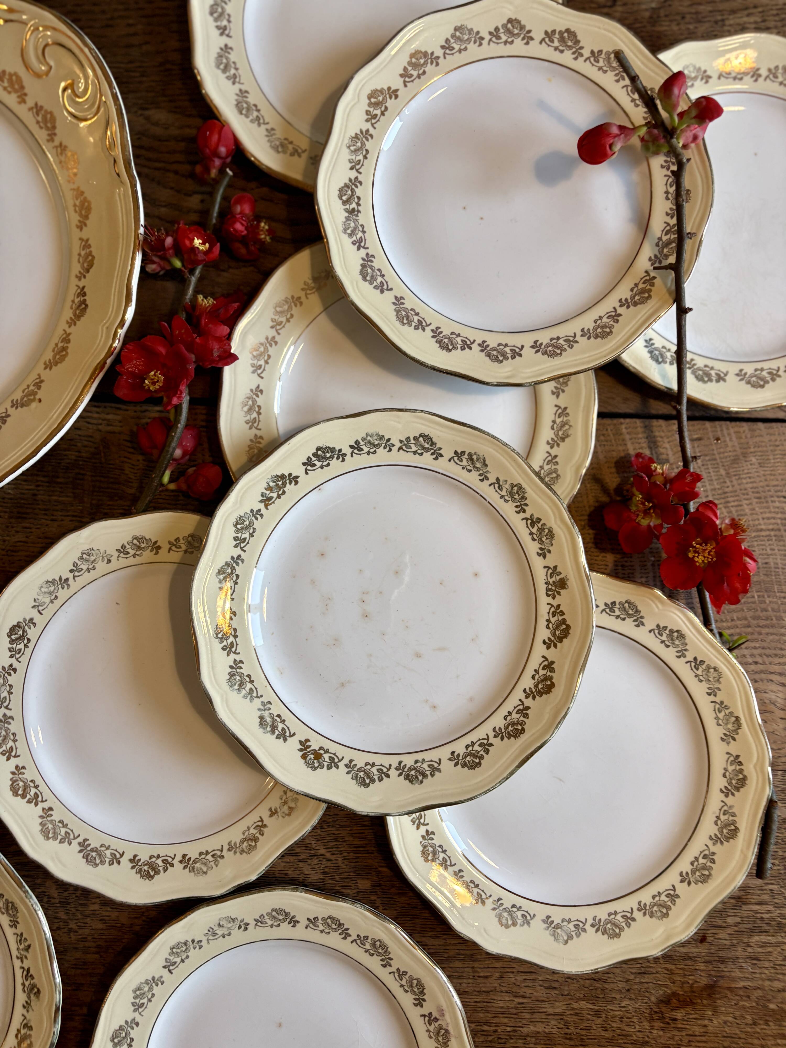 Vintage cake service l'Amandinoise in yellow and gold