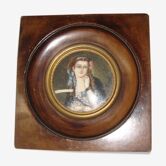 Portrait miniature de femme signé Vigué