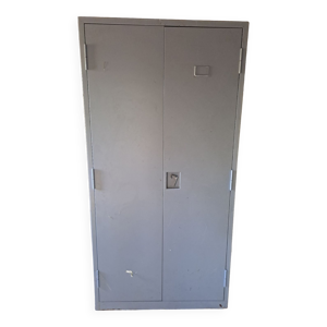 Armoire en fer