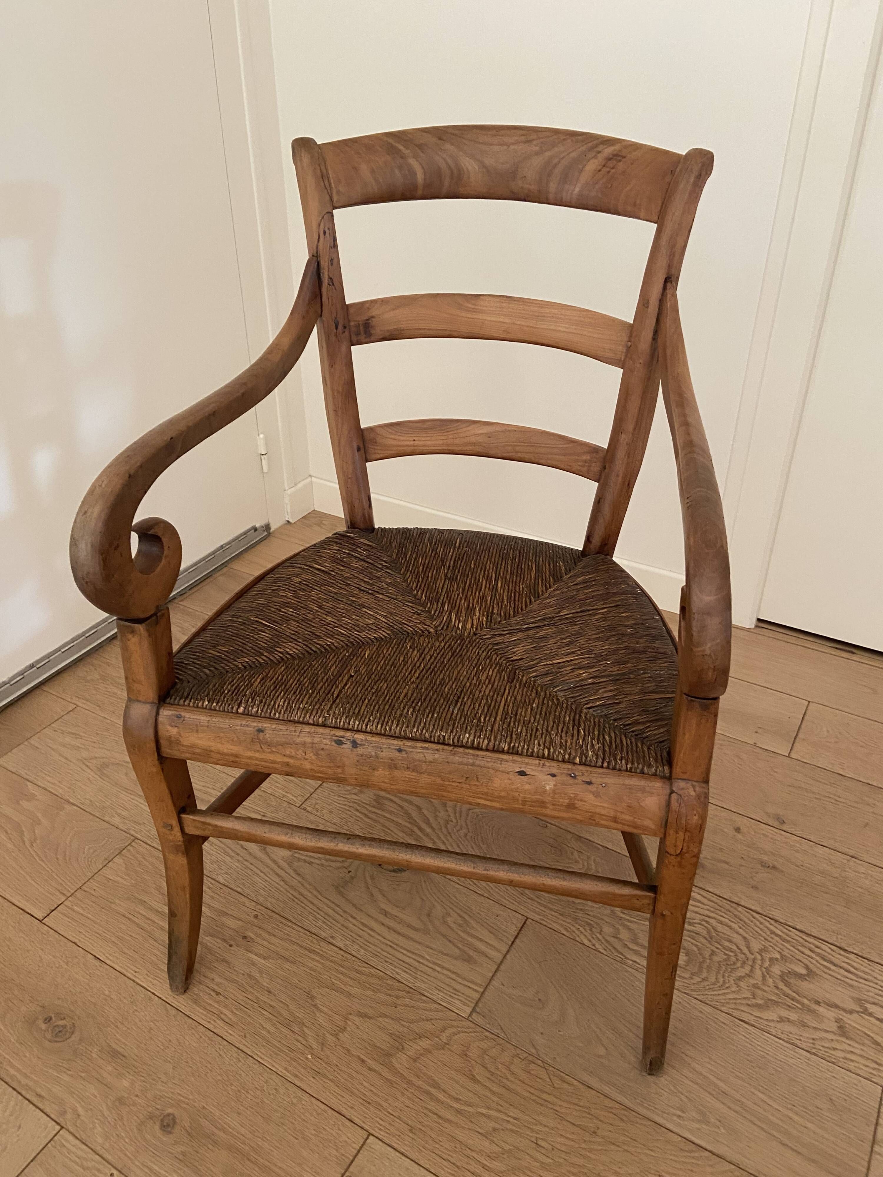 Fauteuil paillé en merisier Louis Philippe