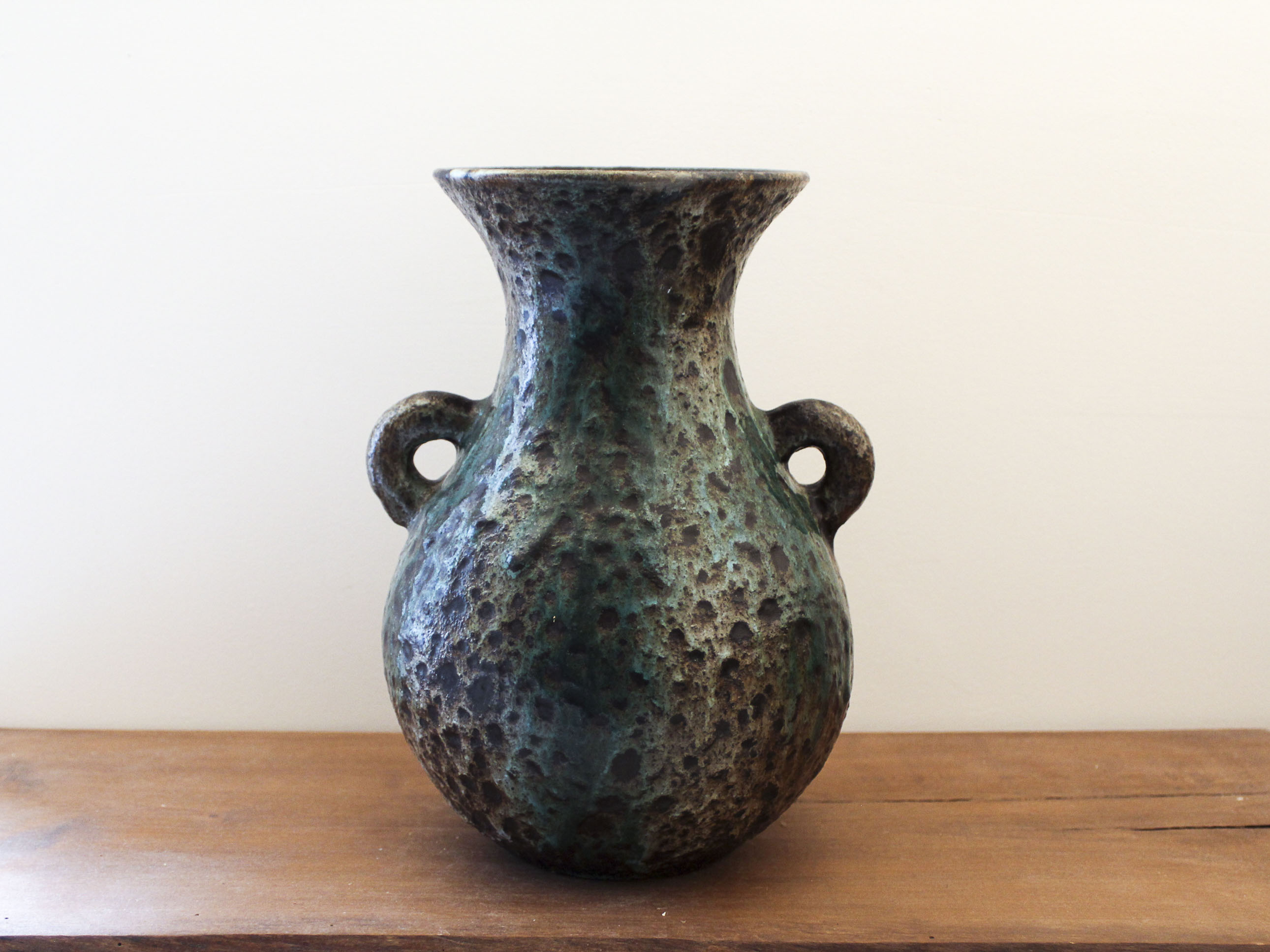 Vase à oreilles en céramique d'Accolay