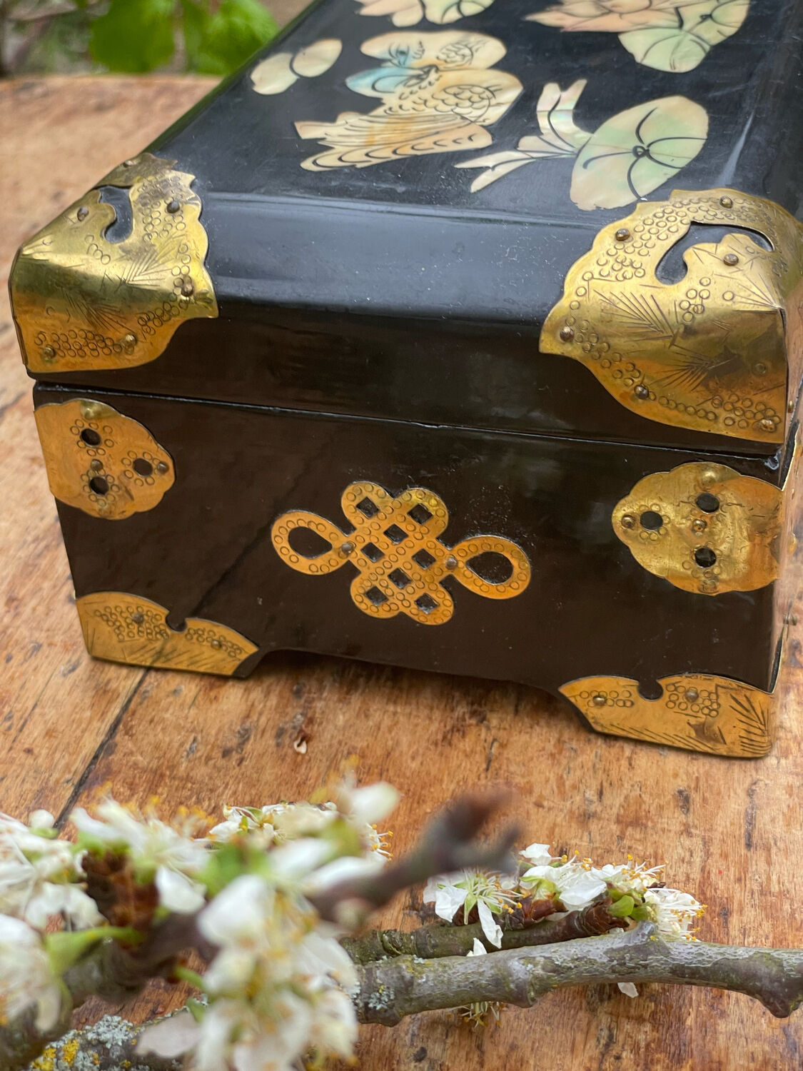 Vintage jewelry box China lacquered wood brass mother-of-pearl