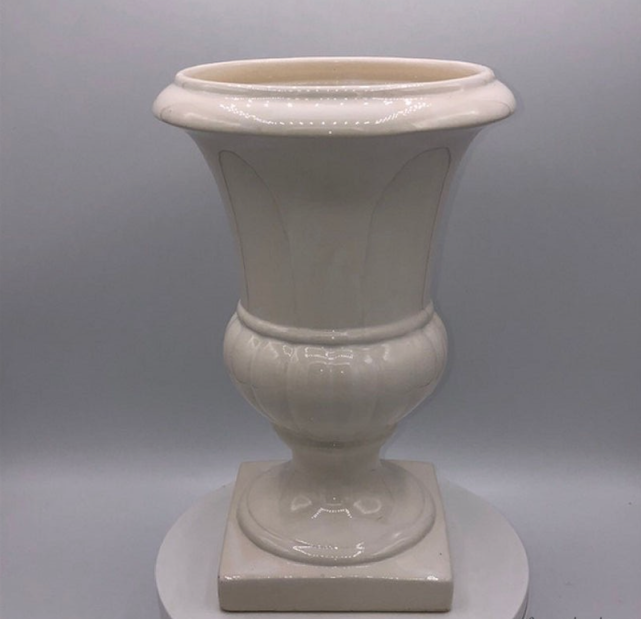 Medici vase in white porcelain