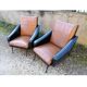 Paire de fauteuils en simili cuir
