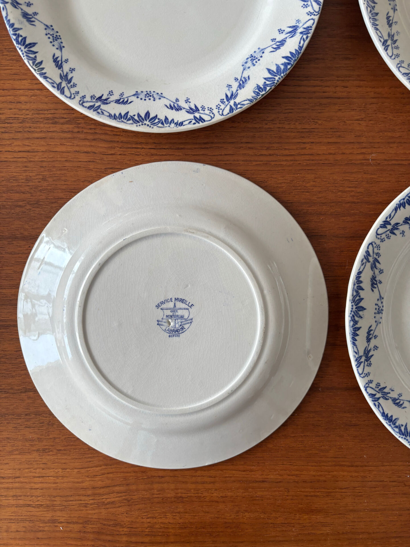 Service of 4 flat plates earthenware Creil and Montereau labrador – Mo