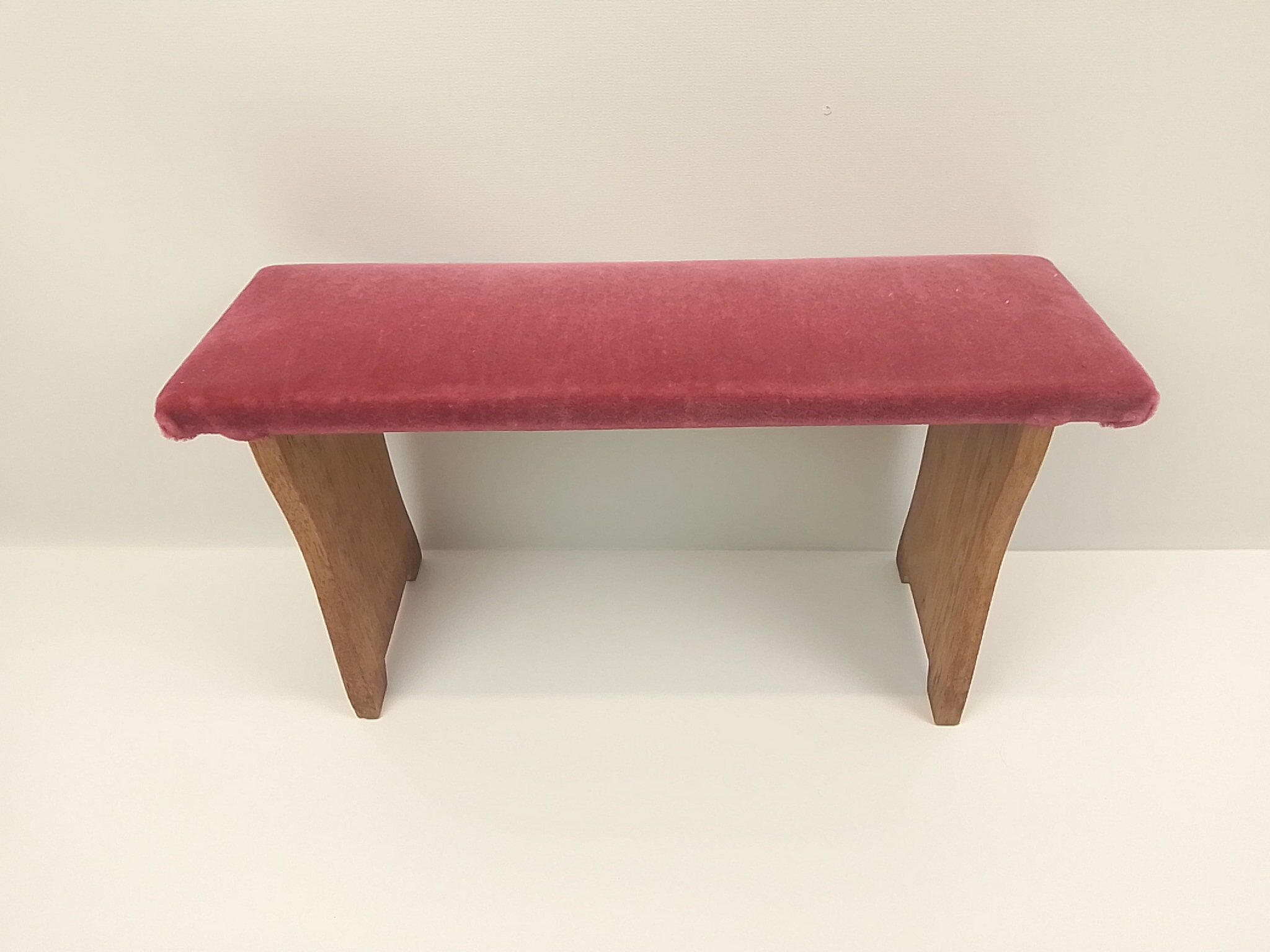 Footrests in wood and pink velvet