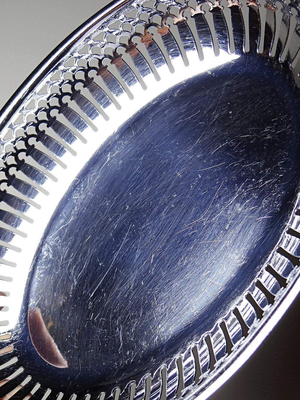 Oval openwork bread basket in silver-plated metal, vintage 1950s-70s.