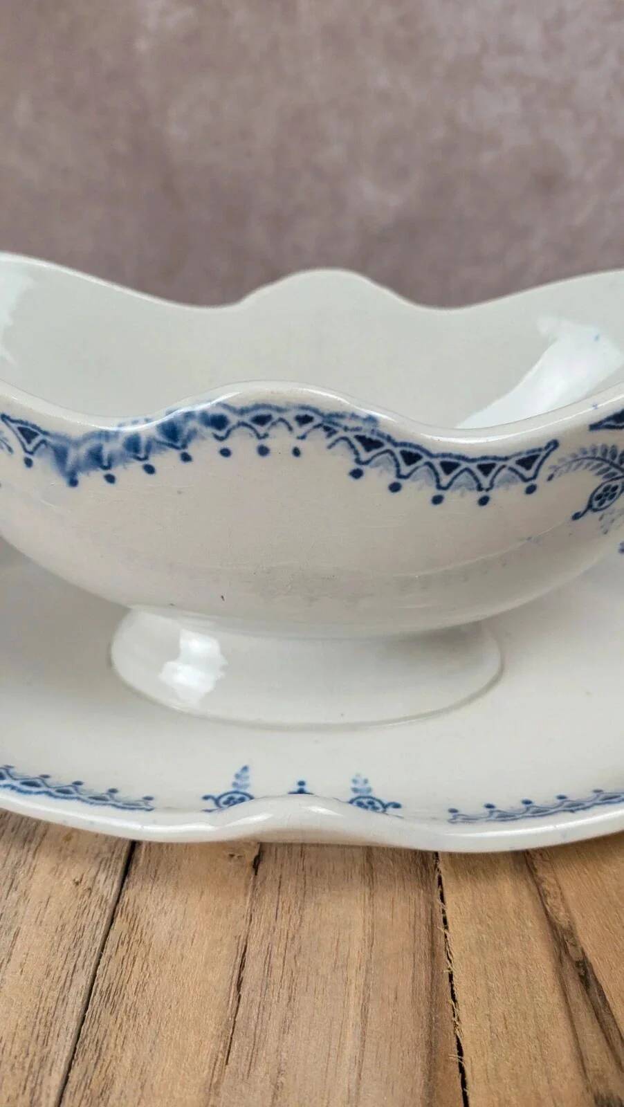 Antique sauce boat K&g Lunéville – Lunel model