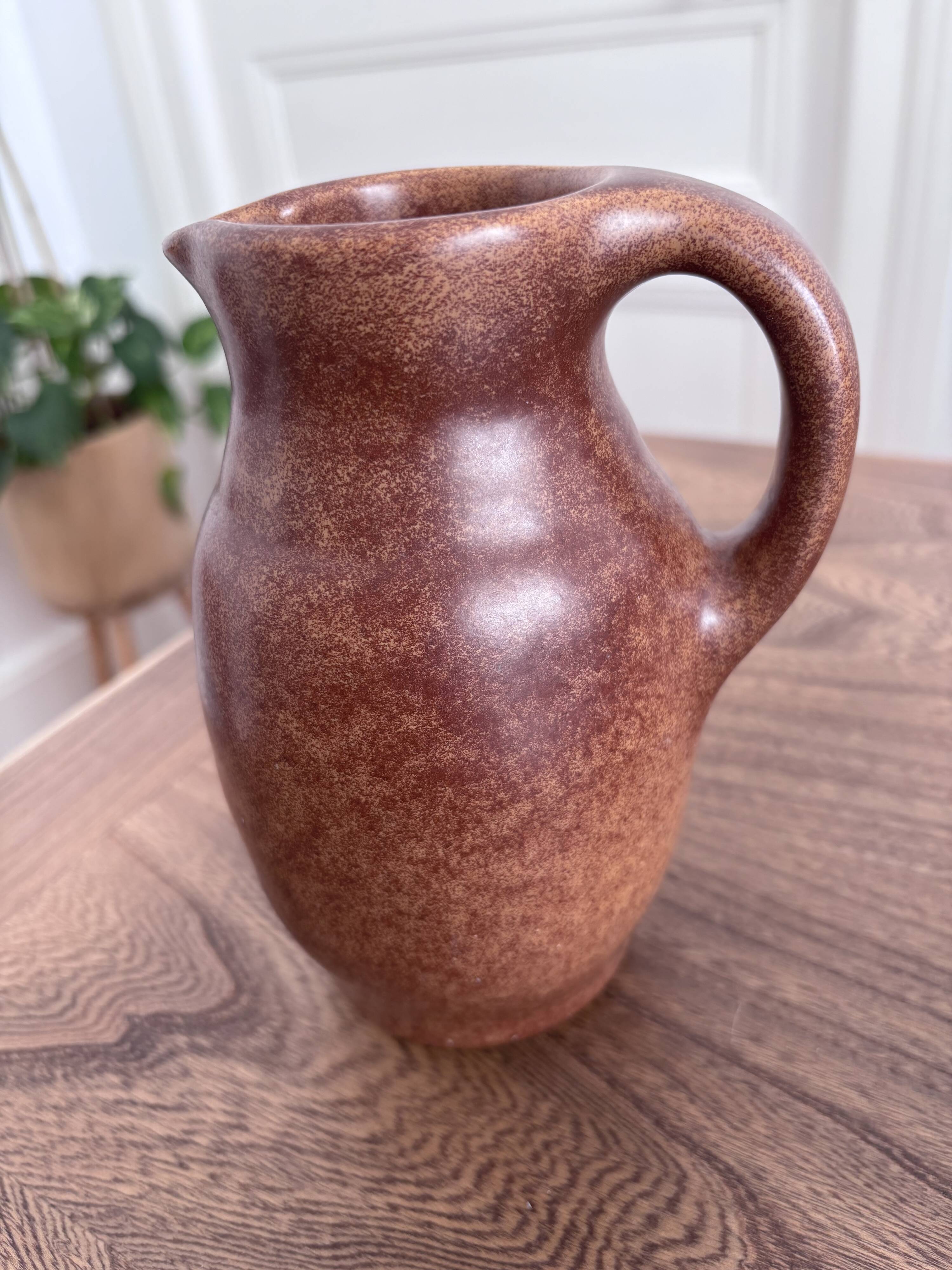 Brown speckled ceramic pitcher Max Idlas