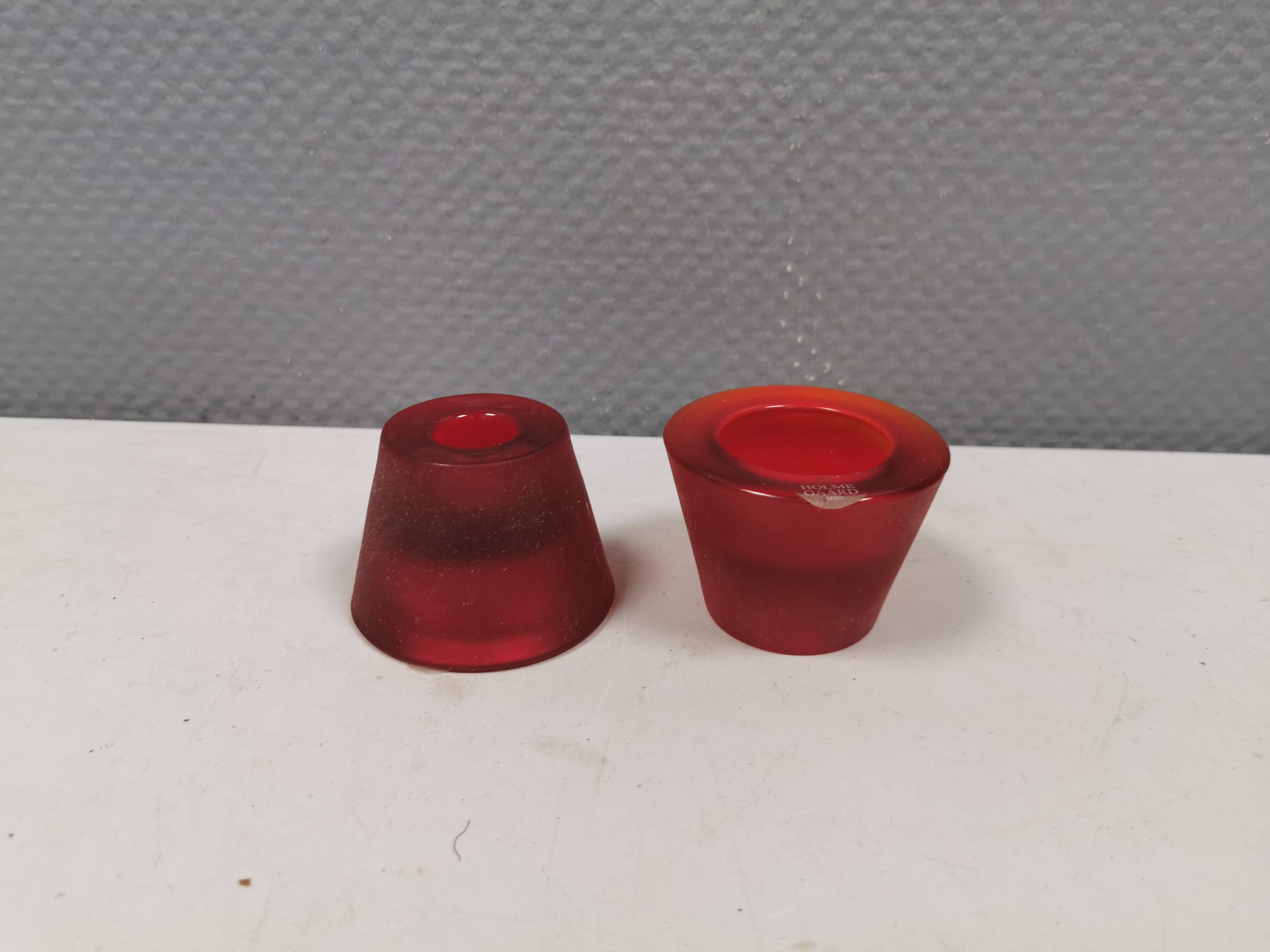 Reversible glass candlesticks with a conical shape for tealights or candles