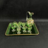 Service à liqueur en cristal teinté vert avec rehauts de dorures à décor de