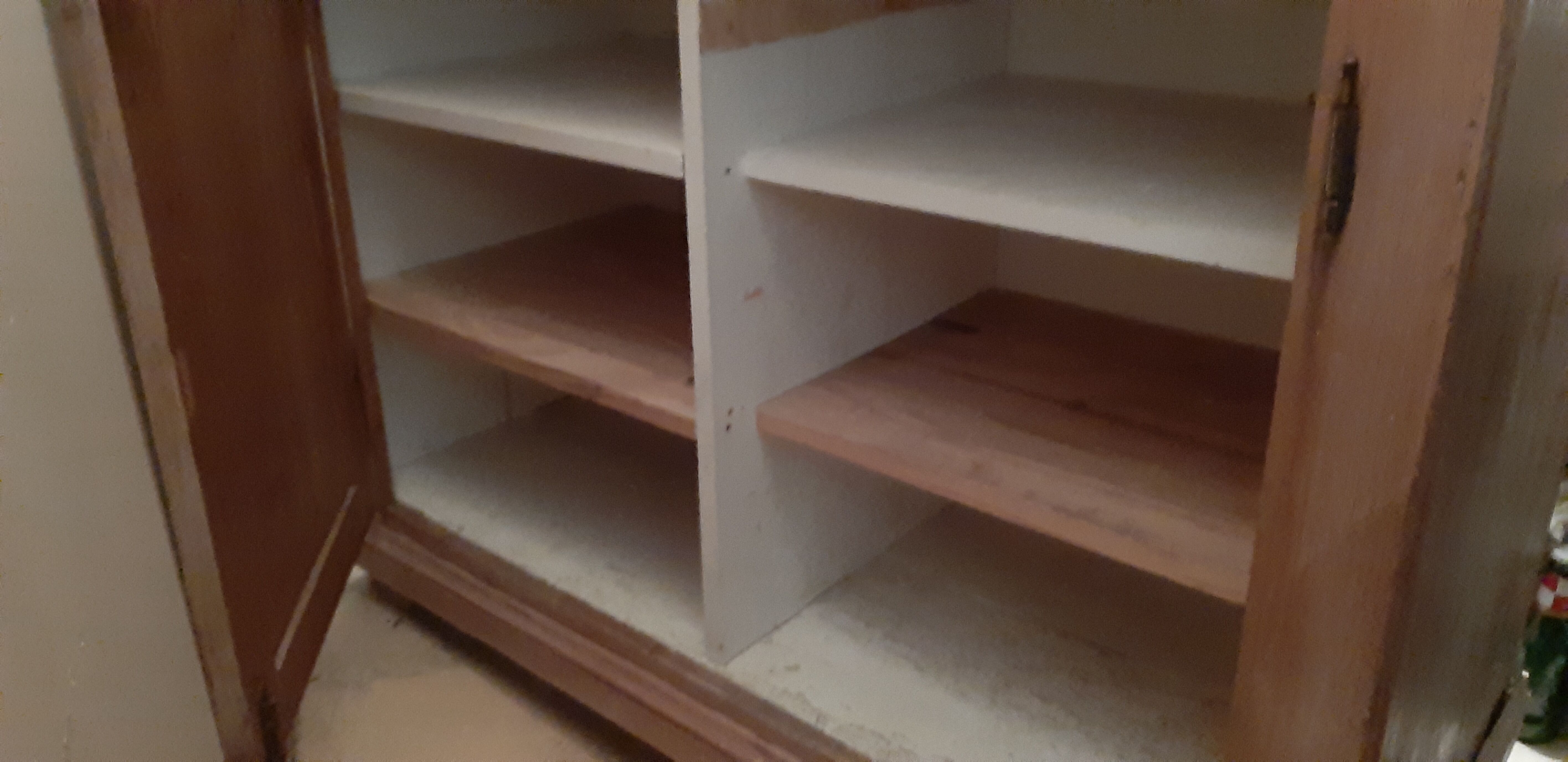 Pretty Dresser former country shabby