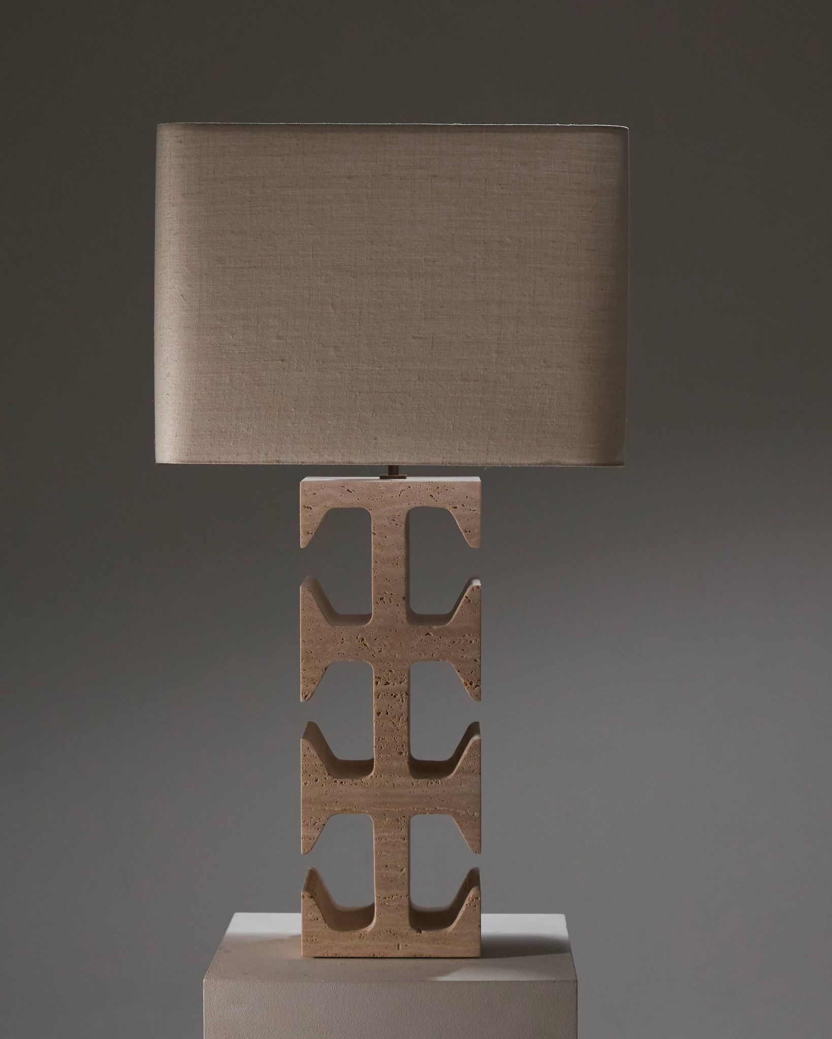 Lampe dorse en travertin