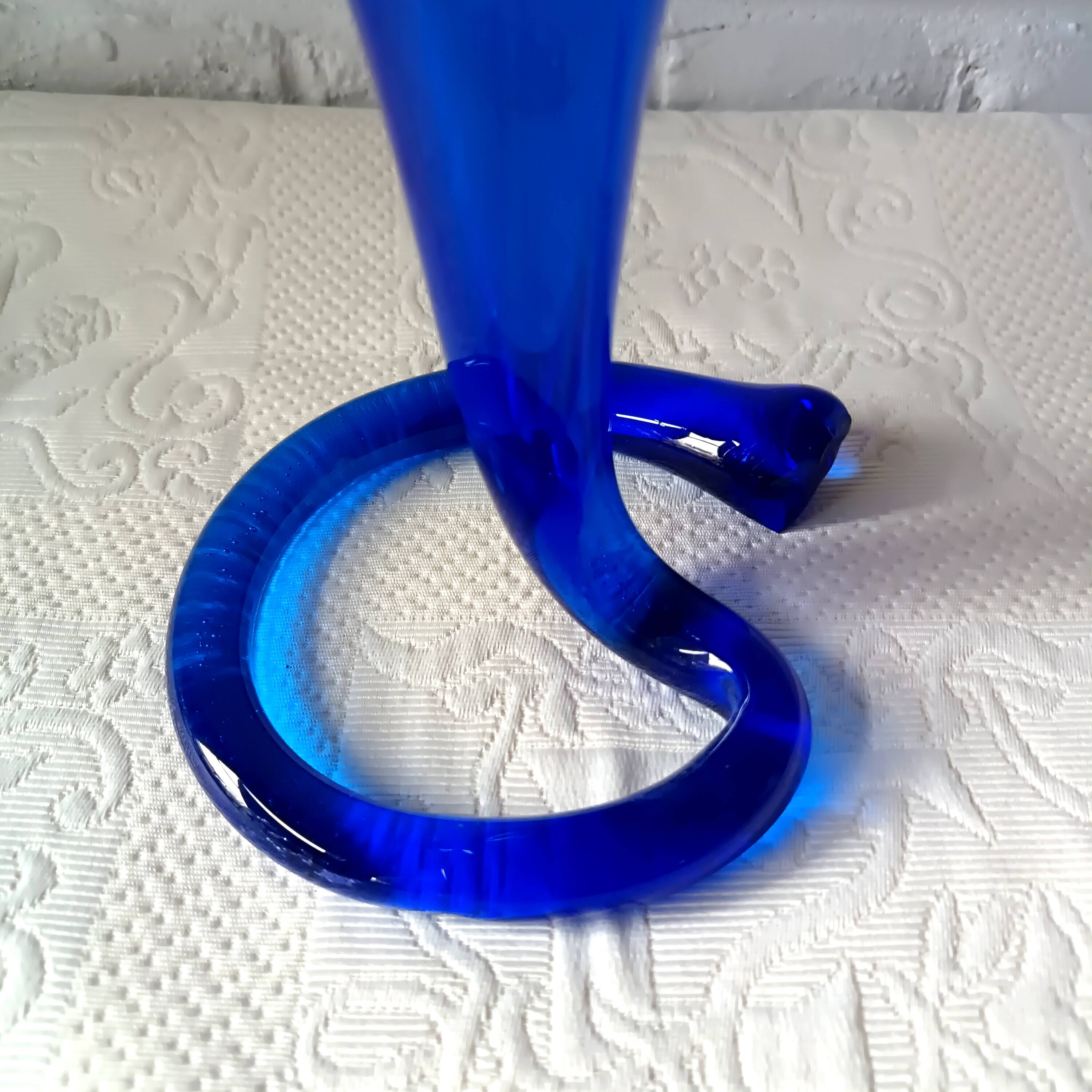 Beautiful trumpet VASE, in blown cobalt blue glass