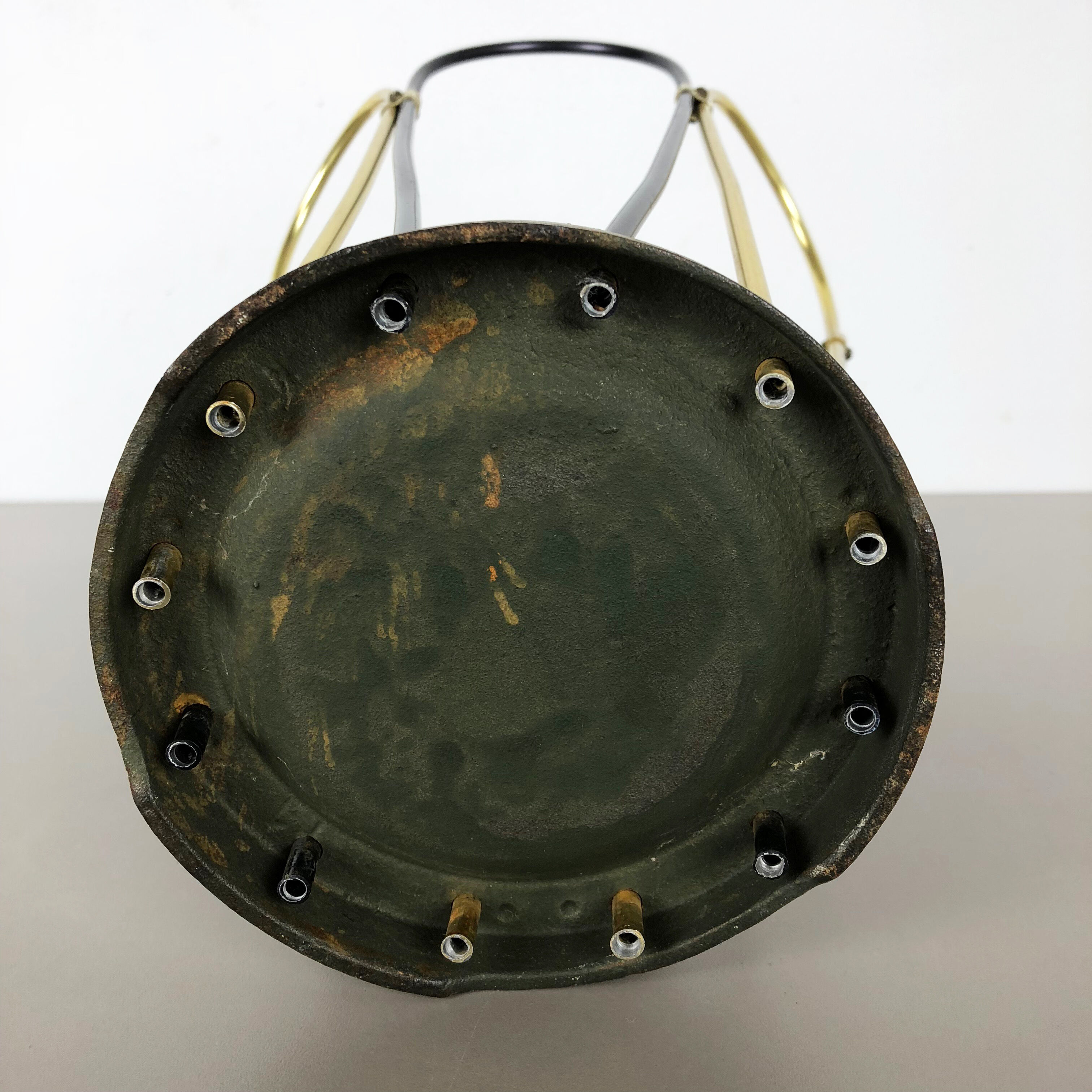 Porte-parapluie en métal laiton moderniste Bauhaus années 1950