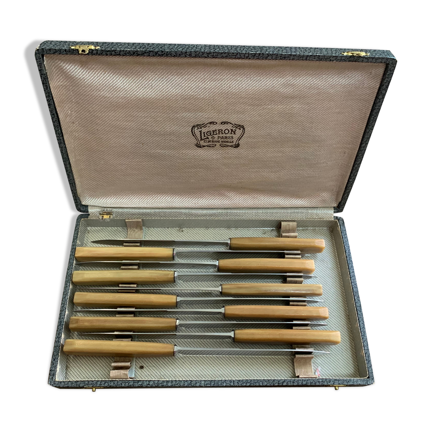10  Ligeron Paris stainless steel knives with beige horn handle from the 1960s