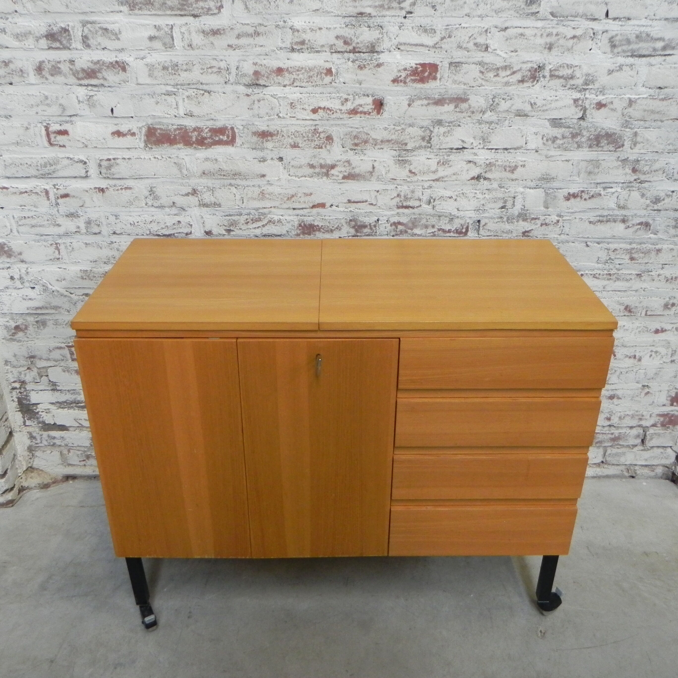 Sewing machine cabinet can also be used without a sewing machine, Horn Moebel