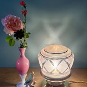 Lampe à poser globe vintage art déco en verre rose et doré