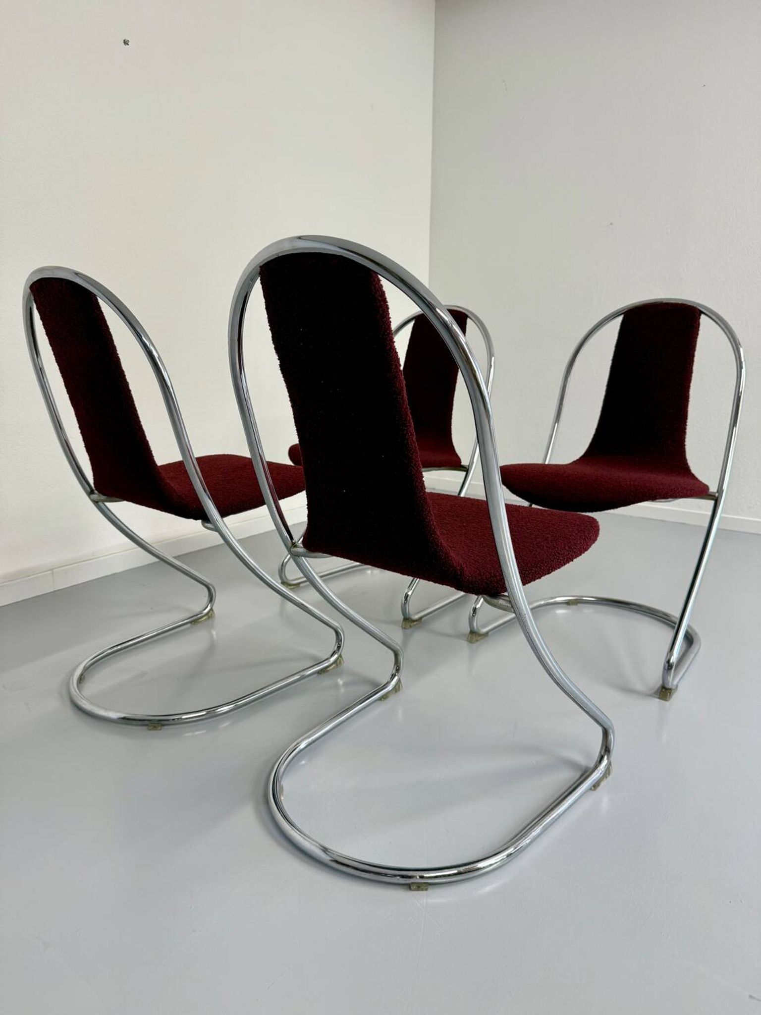 Set of 4 tubular chairs, Italian design, 70s vintage, Cantilever