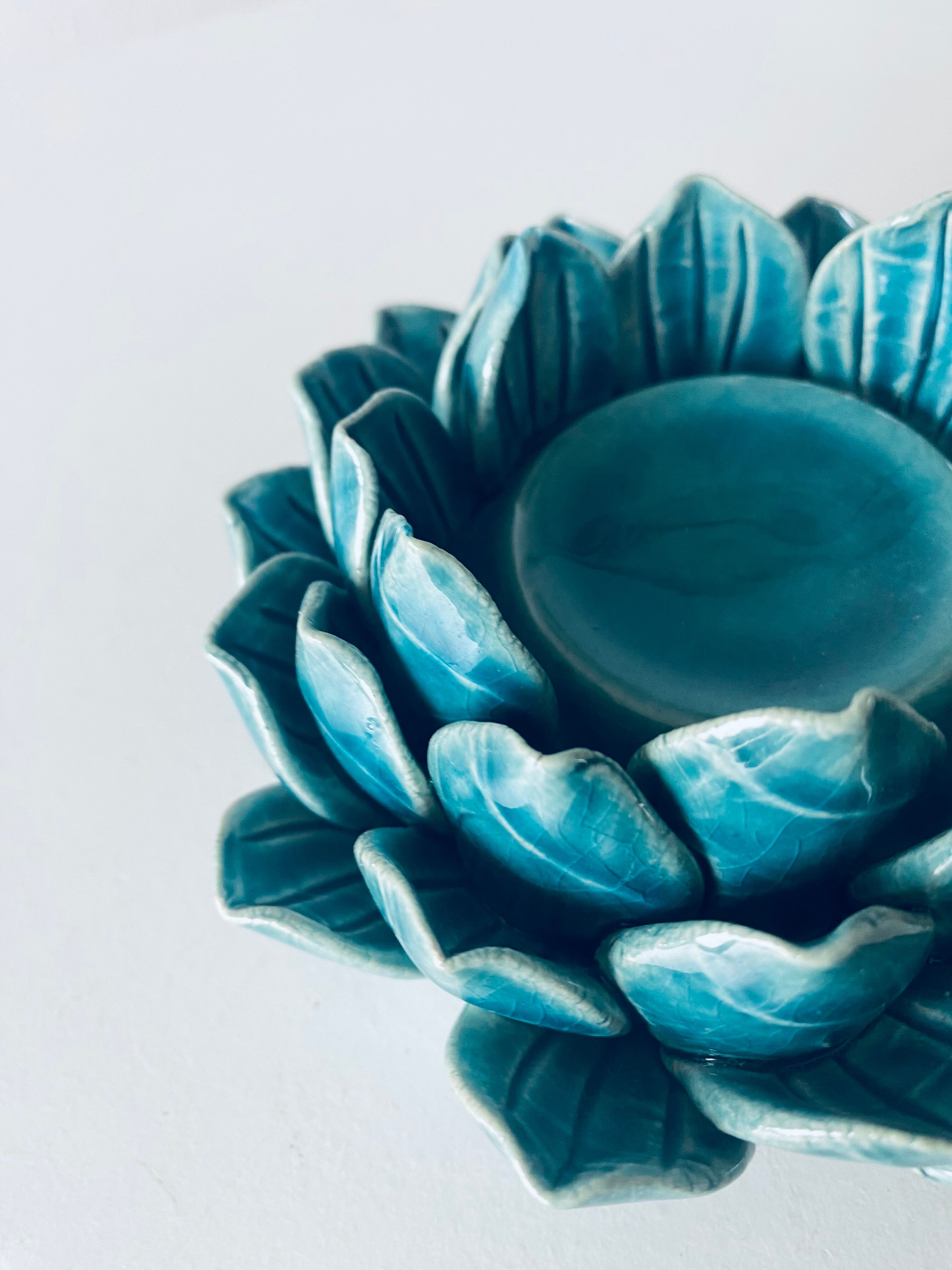 Artichoke candle holder in slip