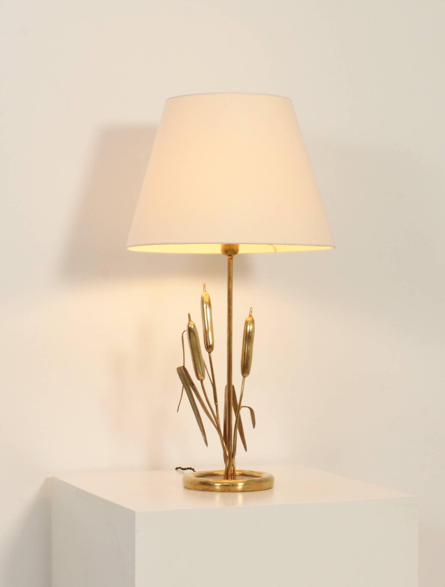 Brass table lamp adorned with wheat ears, 1970s, Italy.