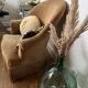 Joli fauteuil crapaud ancien velours moutarde