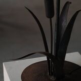Handcrafted table lamp in wrought iron, organic shape, mid-20th century, 1940s.