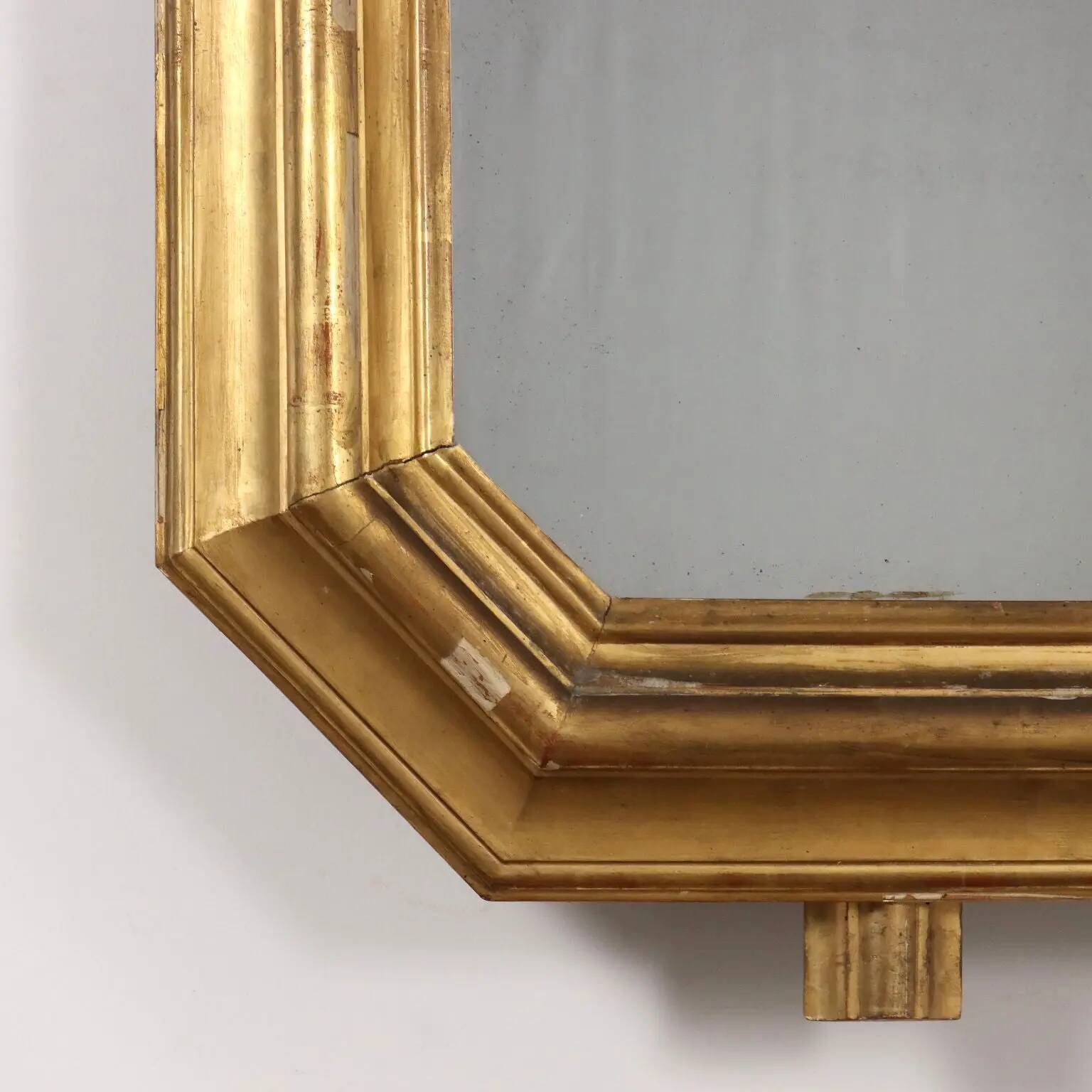 Antique umbertine mirror in Swiss pine, Italy, 19th century.