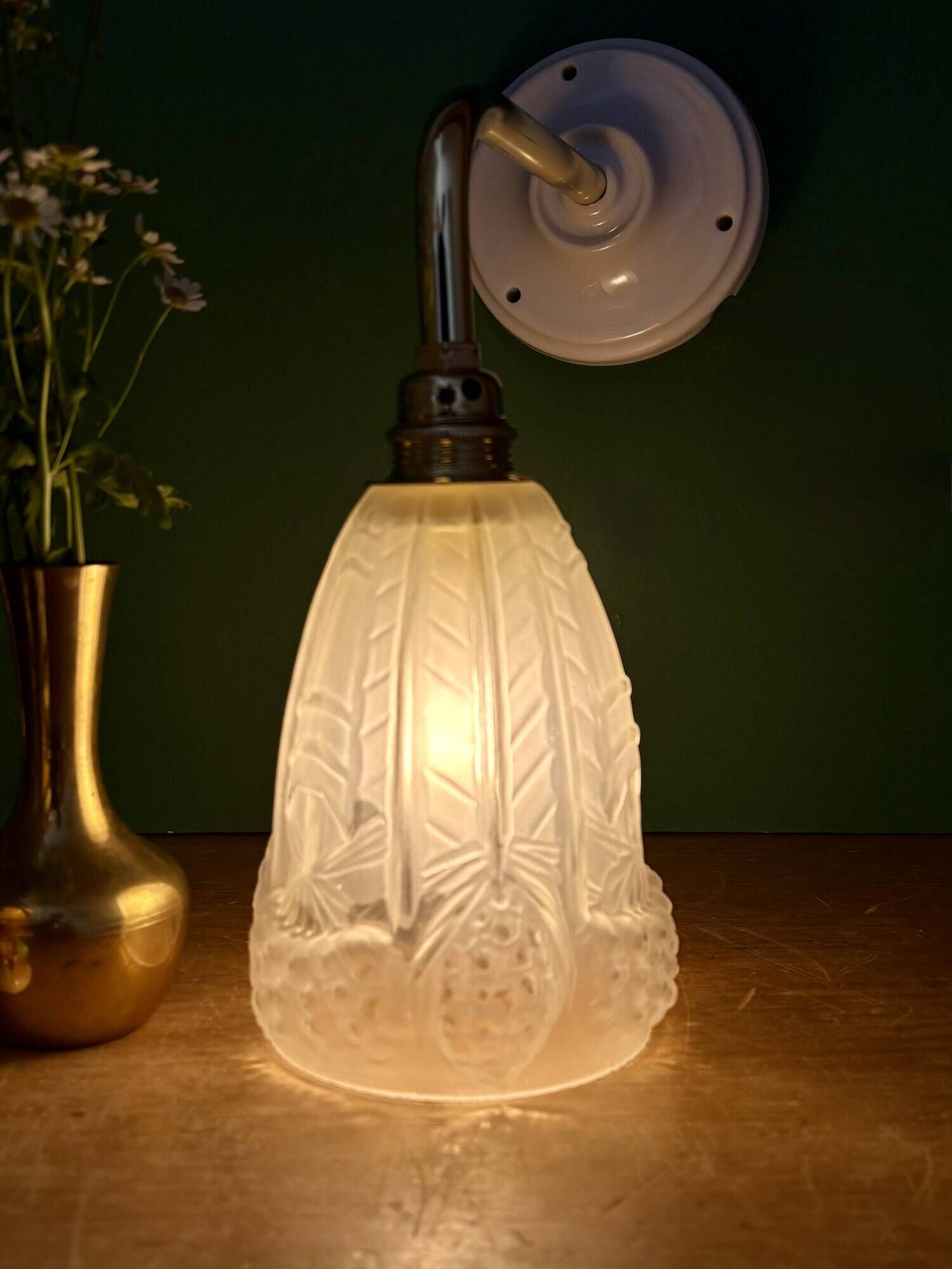 Curved tulip vintage Art Deco wall light in frosted glass
