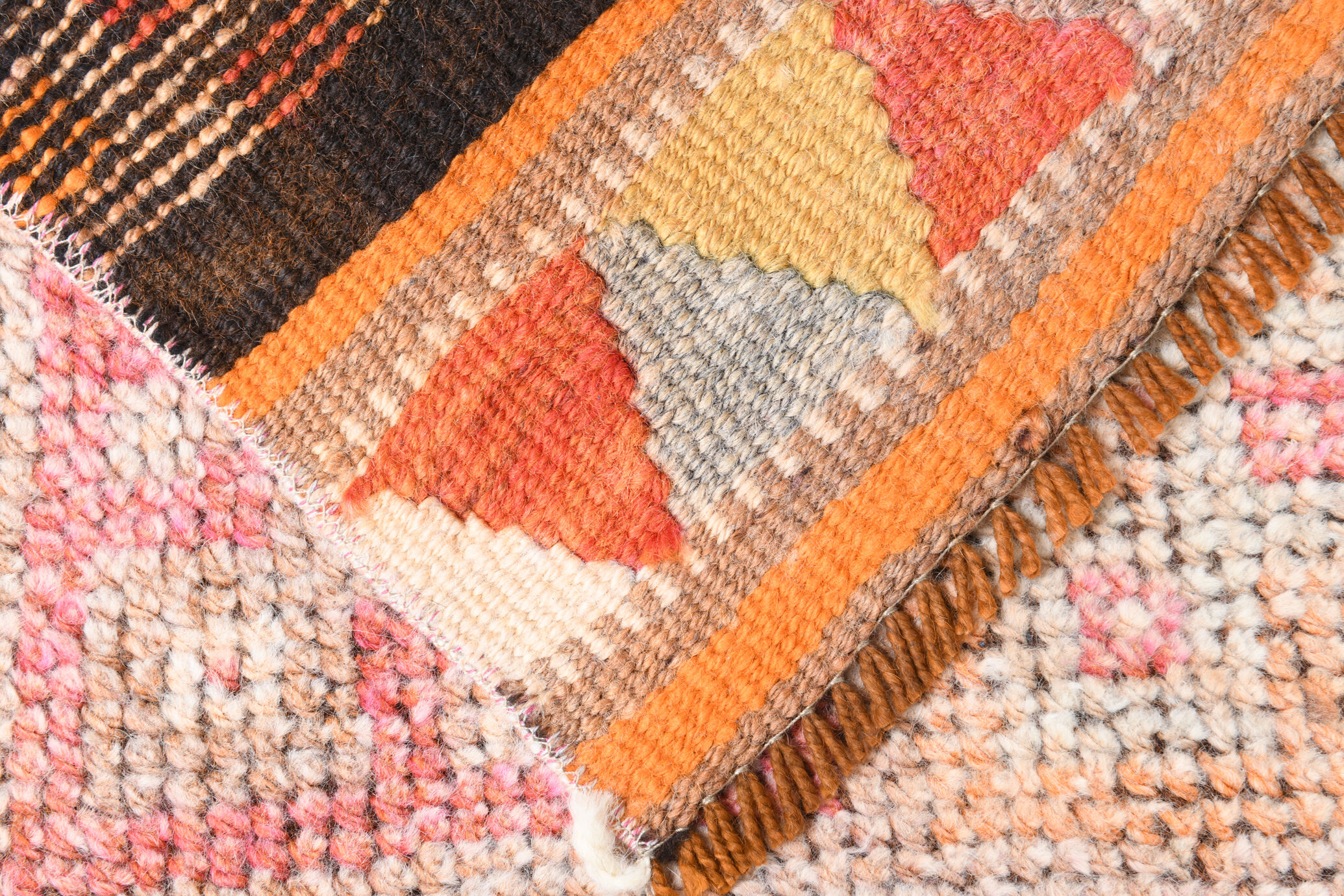 3x12 Striped Design Carpet,373x79Cm