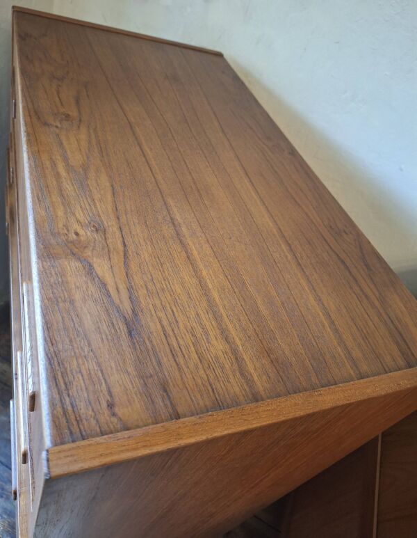 Coffre en teck de 7 tiroirs par Borge Dam, Danemark, années 1960.