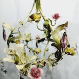 Lustre en fer forgé et porcelaine