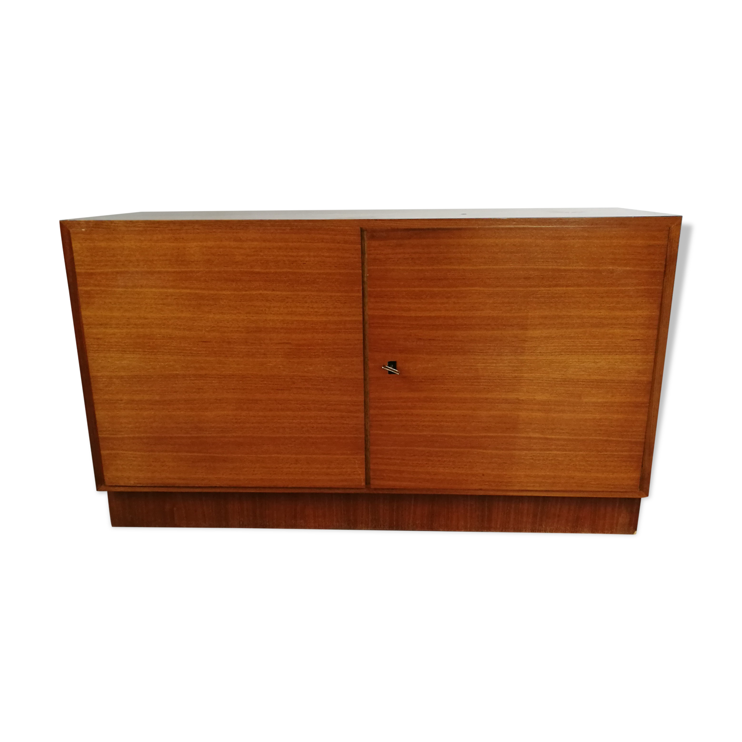 Modernist-style box buffet