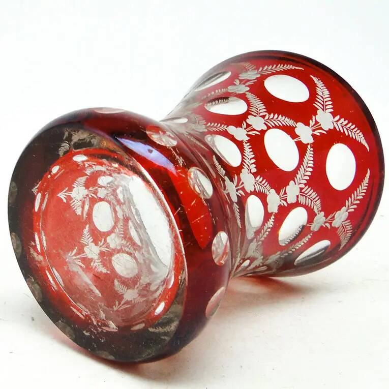 Verre Biedermeier, verre rouge, République tchèque, 19e siècle