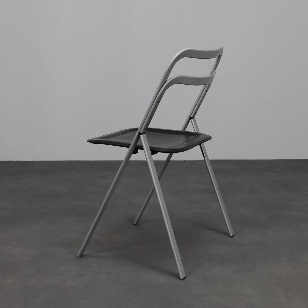 Giorgio Cattelan leather folding chairs for Cidue, Italy, 1970s.