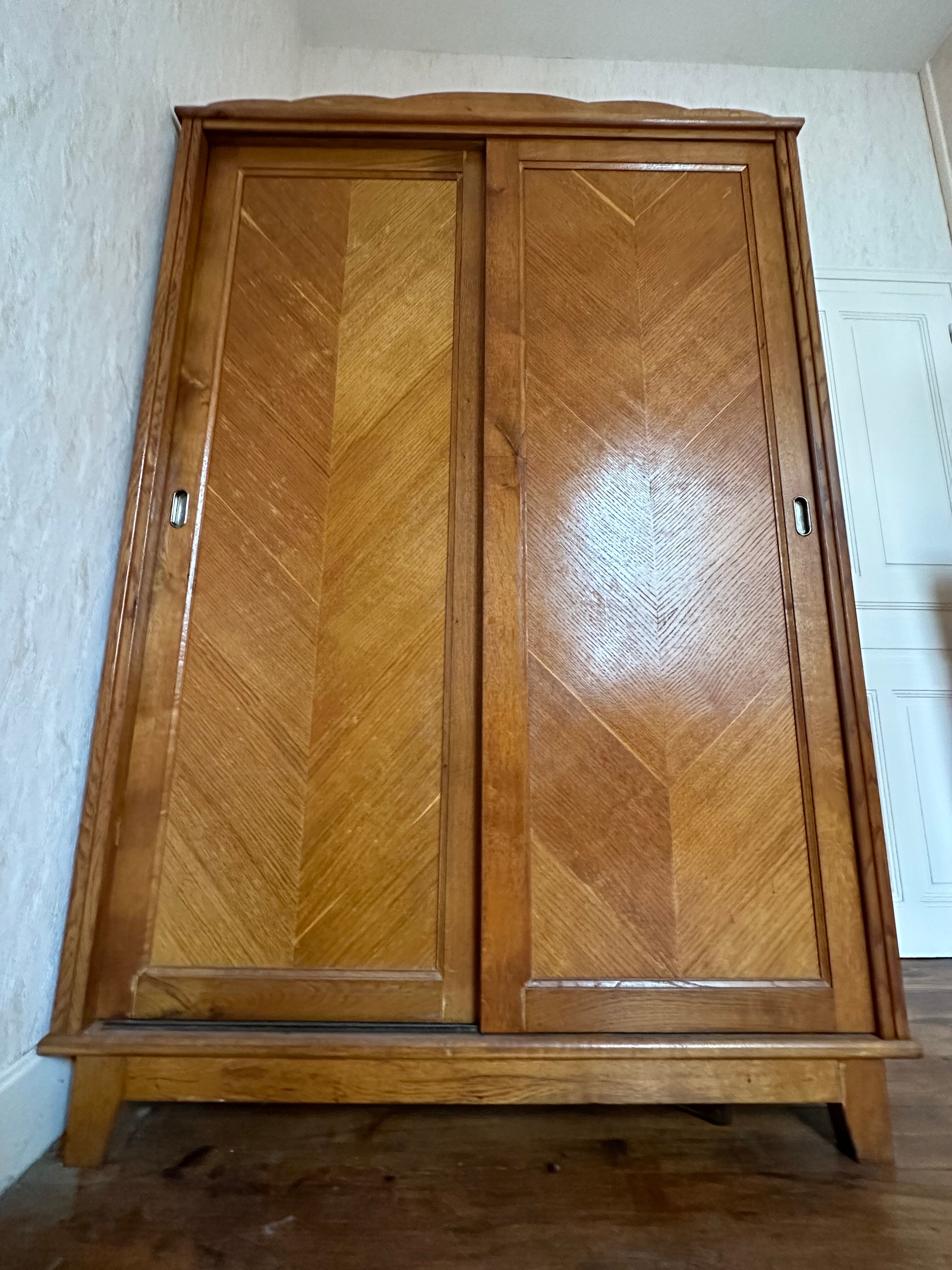 Wardrobe sliding doors