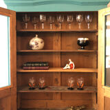 Showcase to be placed or hung