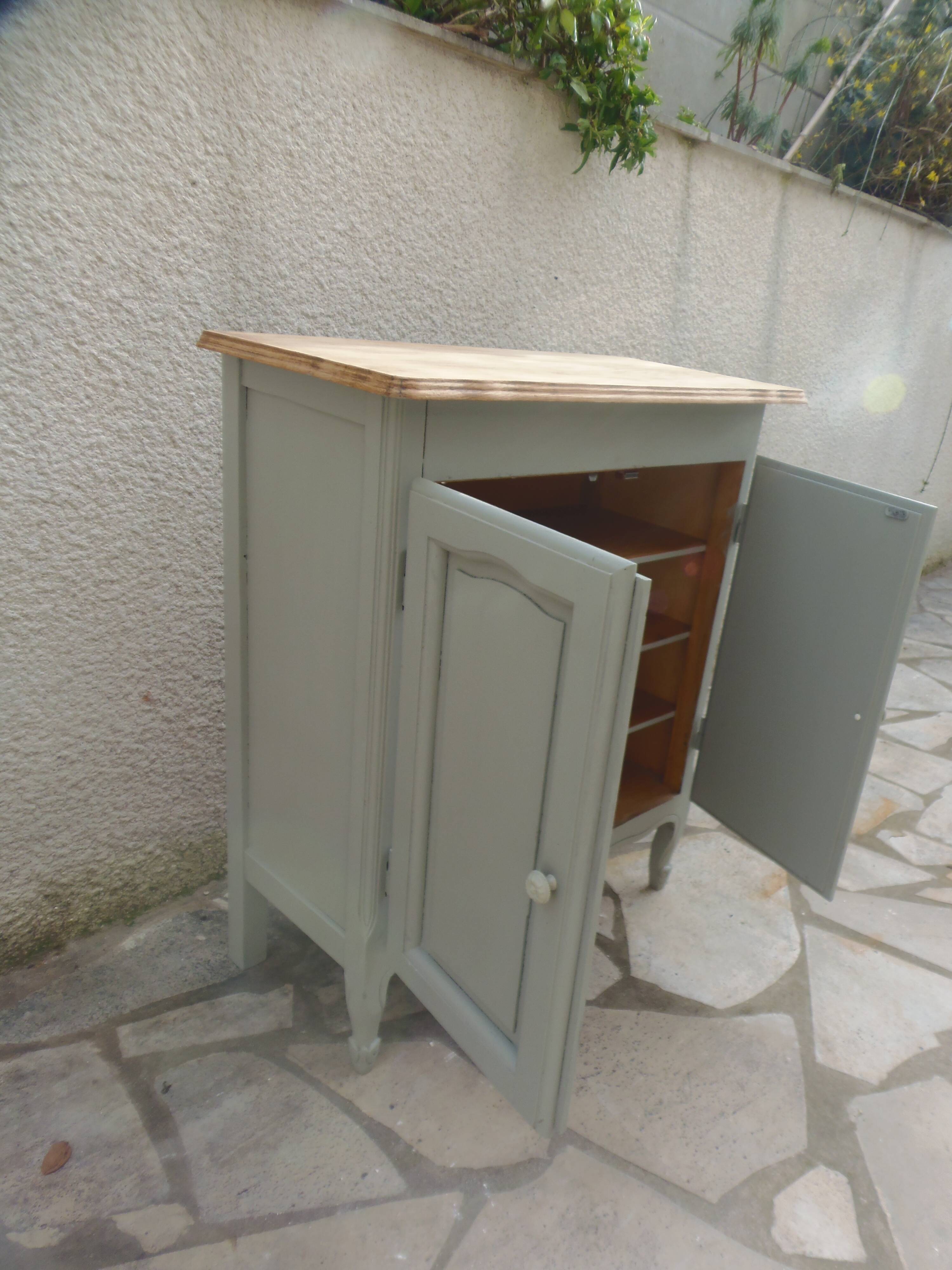 Small vintage piece of furniture with a shallow depth, re-enchanted in grey-green.
