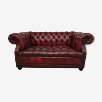 Canapé chesterfield bordeaux 2 places capitonné