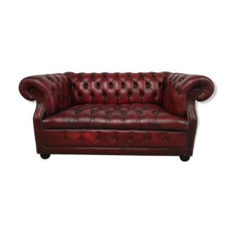 Burgundy chesterfield 2-seater sofa