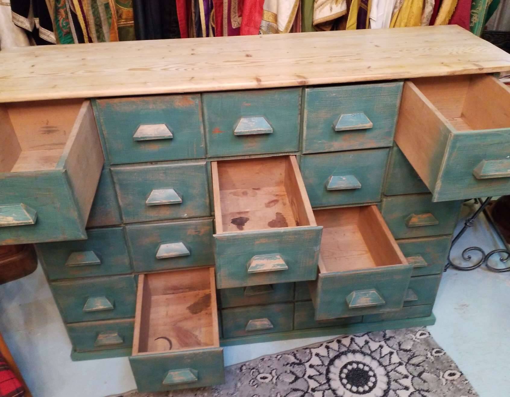 Drawer cabinet